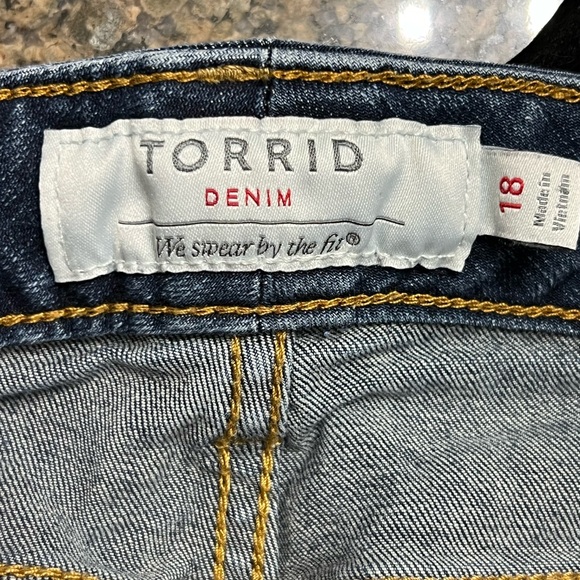 TORRID: Shorts size 18 - Picture 3 of 4